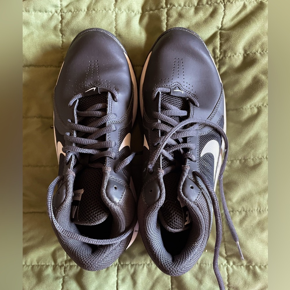 NIKE Overplay VIII basketball shoes women’s size 7.5
